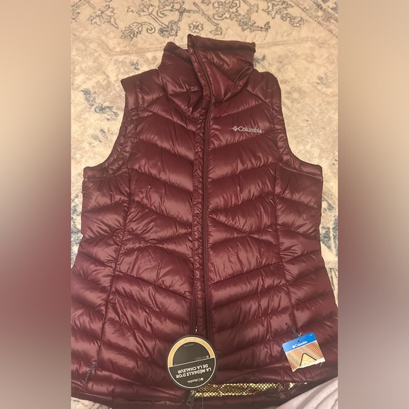 Columbia maroon vest - Picture 1 of 1